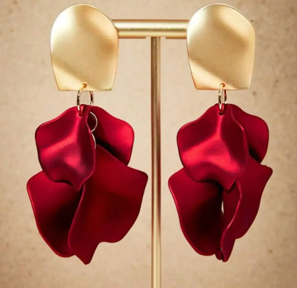 Aretes Goddess