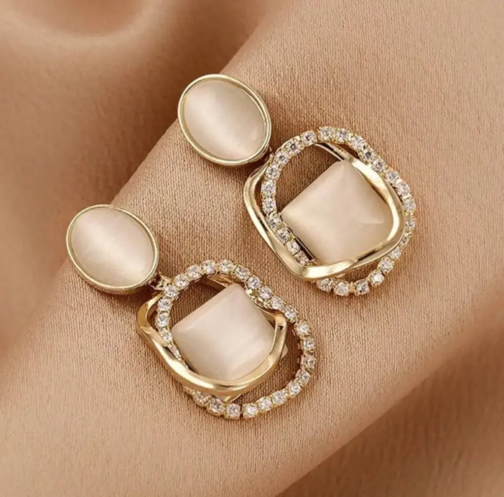Aretes Cat