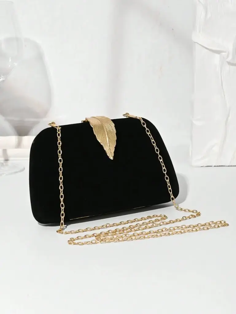 Bolso de mano de terciopelo con hebilla de hoja